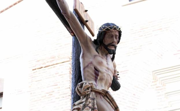 El Cristo de la Expiración vuelve a desfilar por las calles de Adra