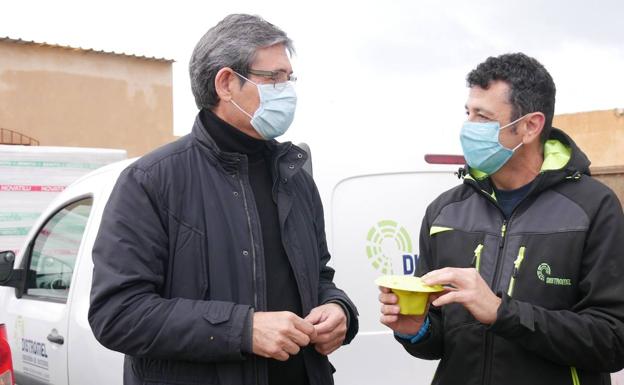 Adra controla por GPS camiones de basura y carros de limpieza
