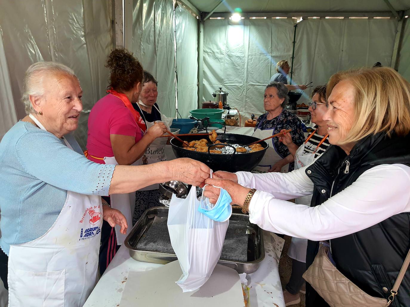Los buñuelos, un 'clásico' en las fiestas de San Marcos de Adra