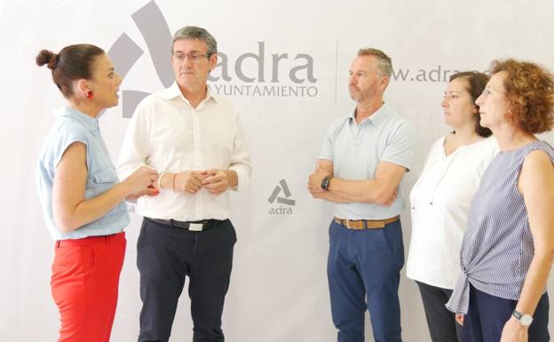 El comercio de Adra amplía su horario y ofrece descuentos en la Noche en Blanco