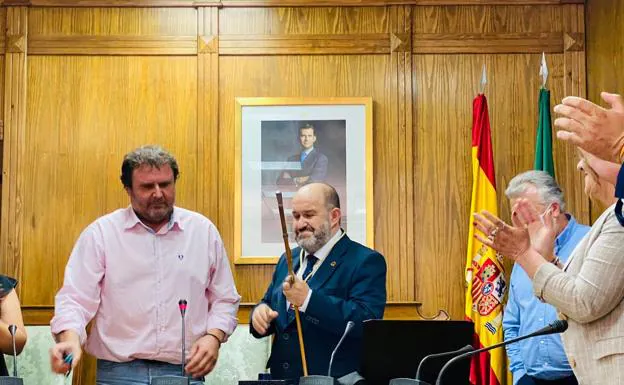 Lirola logra el bastón de mando en el Ayuntamiento de Dalías tres años después de las elecciones municipales. 
