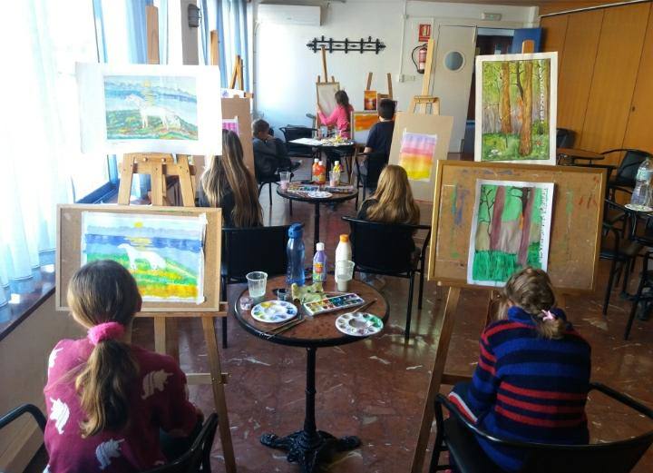 Se retoma el taller de pintura en el Real Club Náutico de Adra