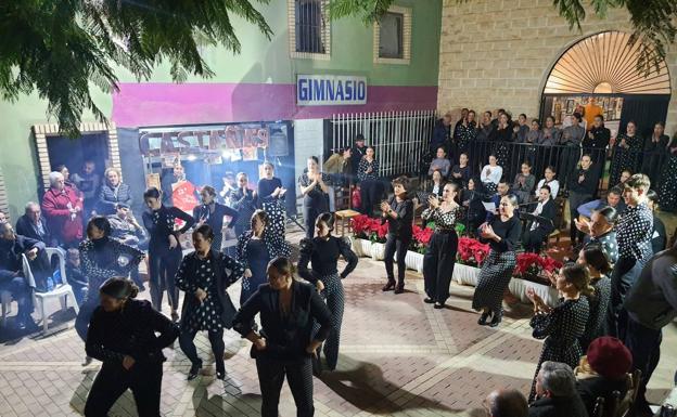 Adra se pone flamenca para recibir la Navidad