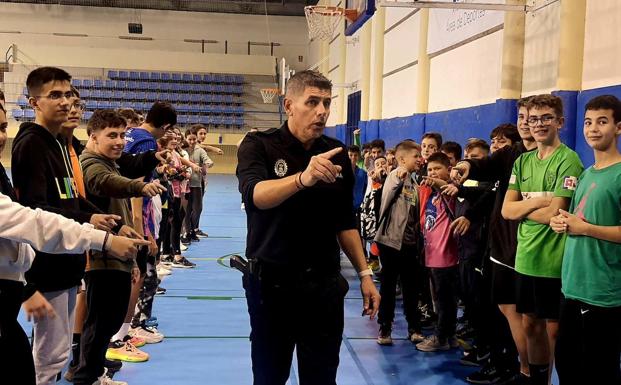 Tomar conciencia del acoso escolar y del ciberacoso: del aula a la cancha