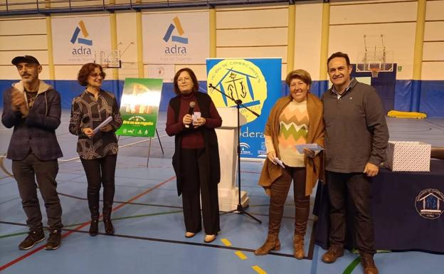 «Por la atención, por la variedad, por el trato y porque soy abderitana, compro en Adra»