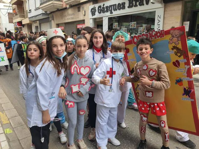 Más de 2.000 niños toman las calles de Adra para disfrutar del Carnaval