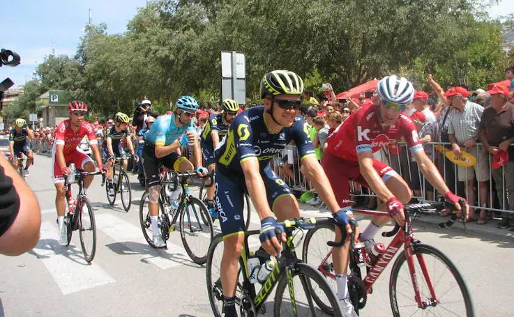 Los alcalaínos se vuelcan con la Vuelta a España