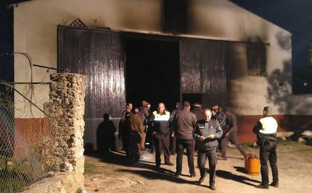 Un fallecido y un herido tras el incendio de una nave en Santa Ana