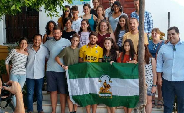 Jóvenes voluntarios impulsan en Purchena la primera Biblioteca Humana Intercultural de Andalucía