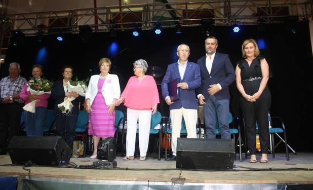 Vecinos de Serón y Macael arropan a Enrique Pérez Parra en el pregón de fiestas