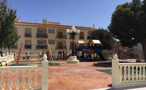 Cantoria pone en servicio la zona de juegos del Parque de Andalucía