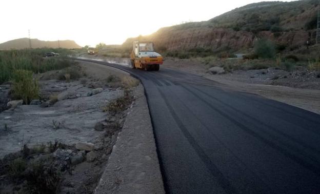 El Ayuntamiento de Zurgena comienza el arreglo de una decena de calles y carreteras del municipio