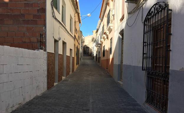 El Ayuntamiento finaliza el adoquinamiento y el asfaltado en calles del casco histórico de Albox