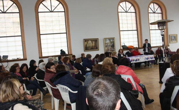 Asociaciones del Almanzora debaten en Serón los temas que afectan al colectivo femenino en el mundo