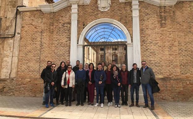 Toma de contacto del grupo de la Universidad de Granada que estudiará el Palacio Almanzora