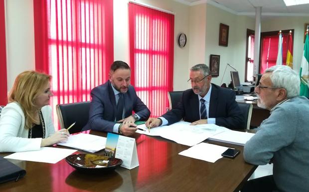 La Junta y Ayuntamiento de Albox acuerdan la cesión de un local para trasladar la Oficina de Empleo