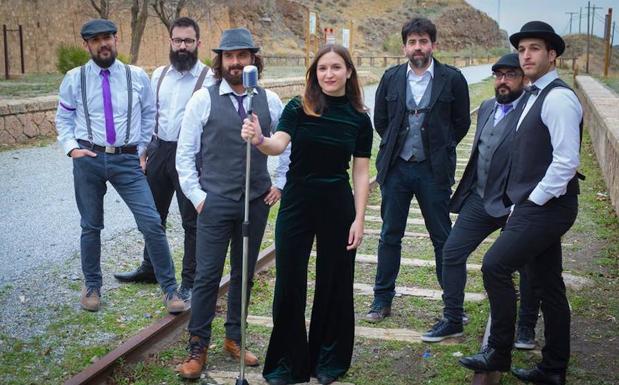 Nueve jóvenes del Almanzora unen su talento musical y conquistan al público en sus directos