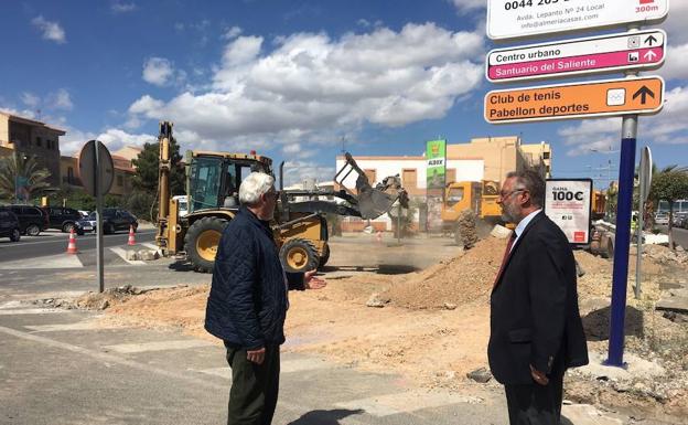 Comienzan las obras de la nueva rotonda en La Venta de Albox