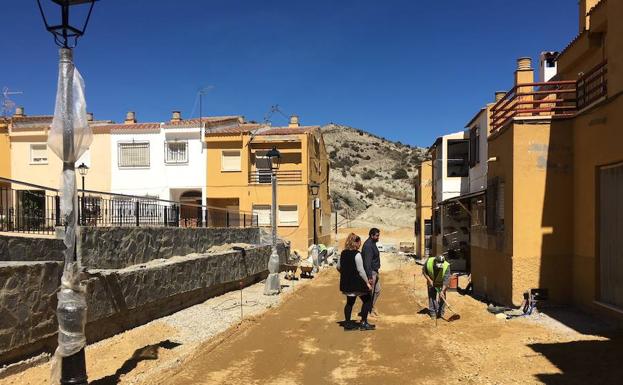 La reforma integral del barrio de la Cruz de Zurgena encara su última fase