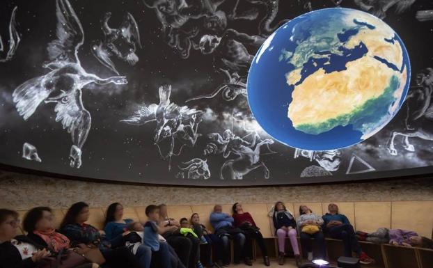 Serón inaugura el primer planetario provincial con los 'Amigos de Calar Alto'