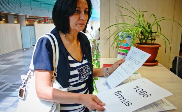 Cantoria presenta 1066 firmas de ciudadanos pidiendo la intervención del Defensor del Pueblo en el caso de la UTAM