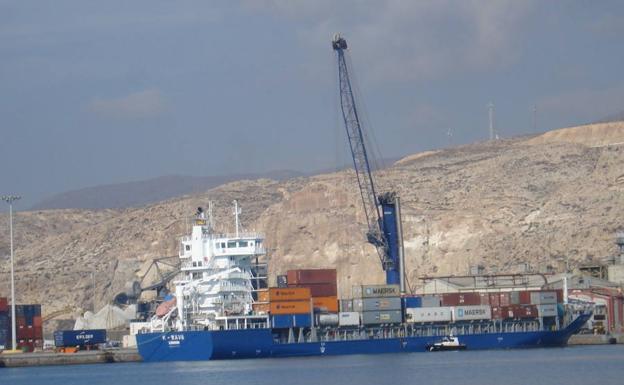 La naviera más grande del mundo llevará el mármol de Cosentino desde el Puerto de Almería