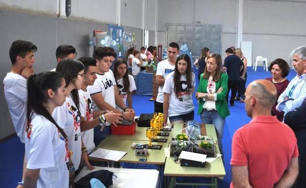 El Pabellón deportivo de Albox acoge la I Muestra de Buenas Prácticas Educativas en el ámbito científico-tecnológico