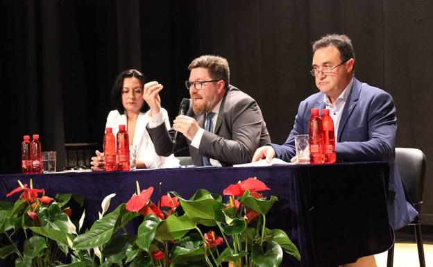 El consejero de Agricultura se reúne con la comunidad de regantes la Oica de Cantoria