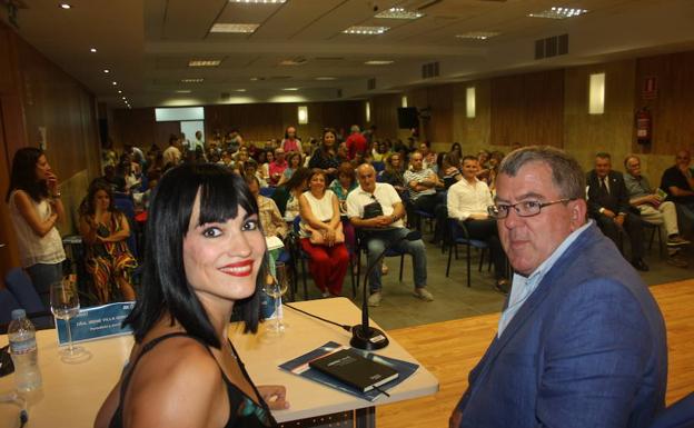 Irene Villa contagia su espíritu de superación a los alumnos y ponentes de los cursos de verano en Purchena
