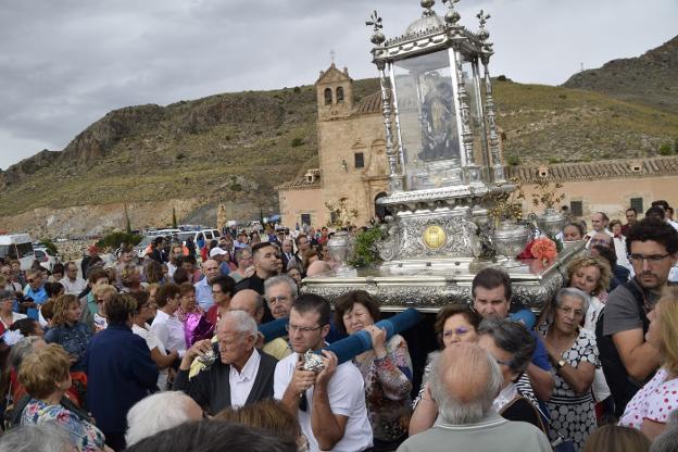 Devoción en el Santuario del Saliente