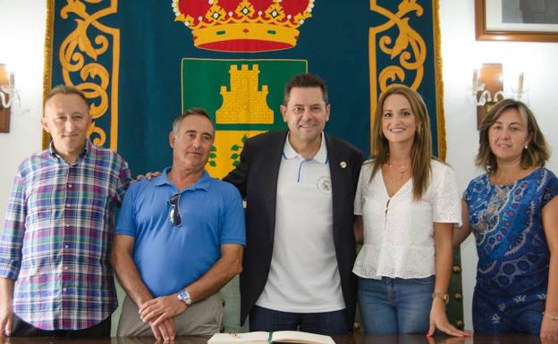 El periodista Tomás Roncero arropa a los madridistas de Cantoria en su 18 aniversario