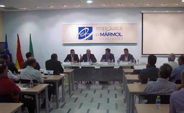 AEMA traslada a la Consejería de Empleo el problema de los avales en las explotaciones