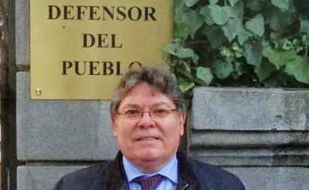 Mena lleva al Defensor del Pueblo su reposición como alcalde