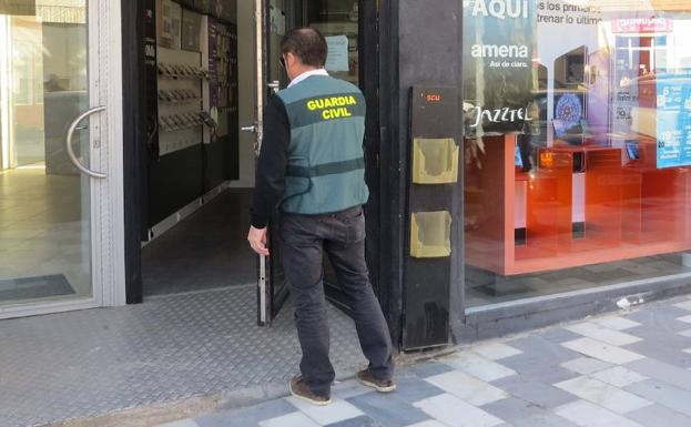 Detenido tras robar en una tienda de telefonía móvil en Olula del Río