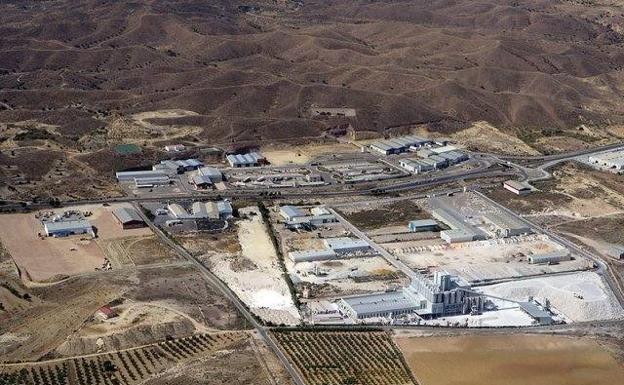 Más accesibilidad y mejor alumbrado para el Polígono Industrial de Albox