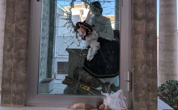 Detenido por destrozar una virgen en Purchena y quemar dos coches en Olula del Río
