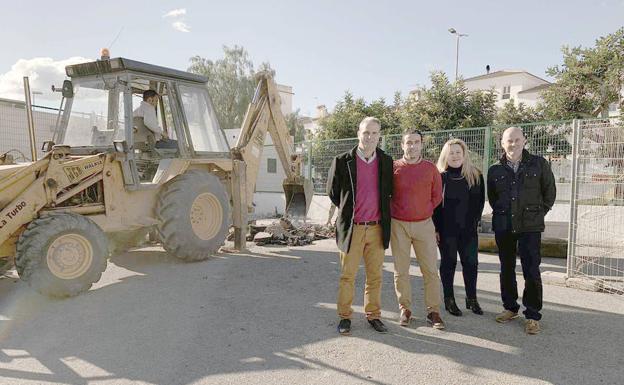 El PSOE celebra el inicio de las obras de sustitución del aljibe del colegio Virgen del Saliente