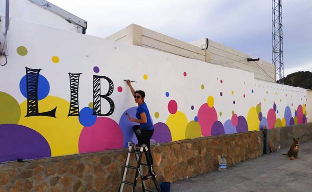 Ruta grafitera 'Mujeres que inspiran' para conmemorar el Día de la Mujer en Purchena