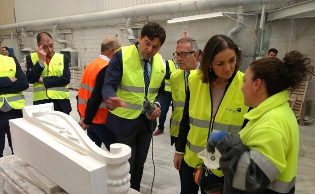 La ministra de Industria aboga por crear «una marca» para dar visibilidad al sector del mármol