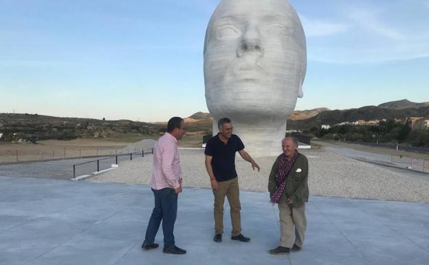 Antonio López visita los trabajos en el entorno de la Mujer del Almanzora