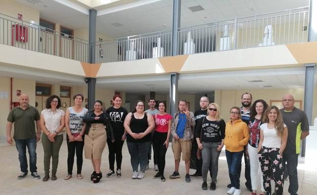 Desempleados comienzan un curso de manejo de máquinas de control numérico de la Escuela del Mármol