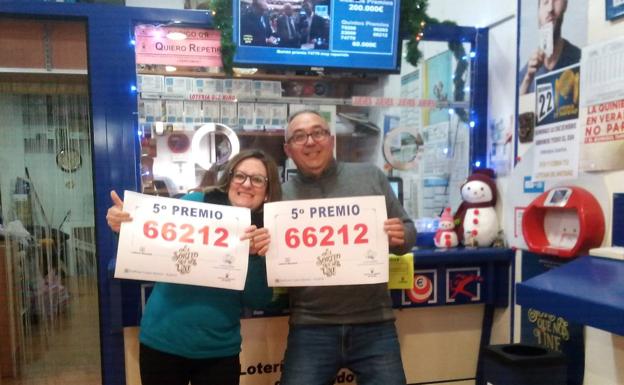 Albox reparte la suerte a través de la administración 'Papelería Loterías López Martos'