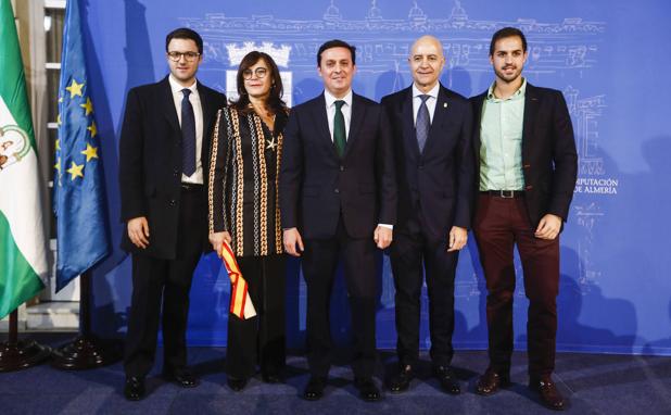 Diego Martínez Cano recibe el Escudo de Oro de la Provincia por «hacer de Almería una tierra mejor»
