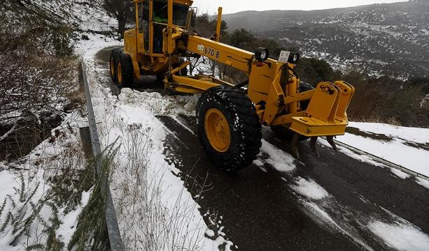 Abre la carretera de Macael mientras otras siete permanecen cerradas por la nieve