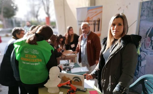 La Escuela del Mármol de Fines presenta su oferta de cursos en la Feria de Formación Profesional de Baza