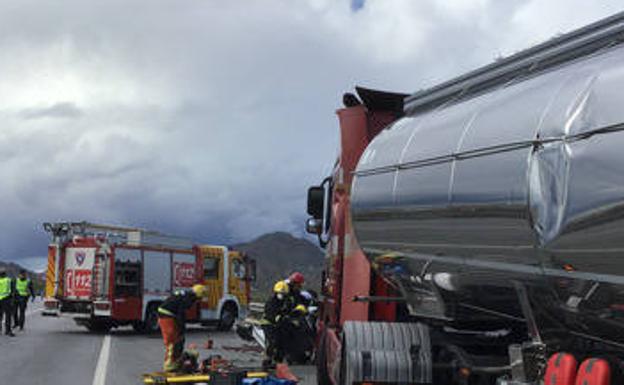 Muere el conductor de un turismo tras chocar con un camión en Zurgena