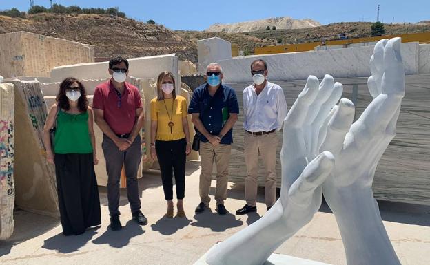 Torregrosa visita varias empresas de la Asociación de Empresarios del Mármol en Macael