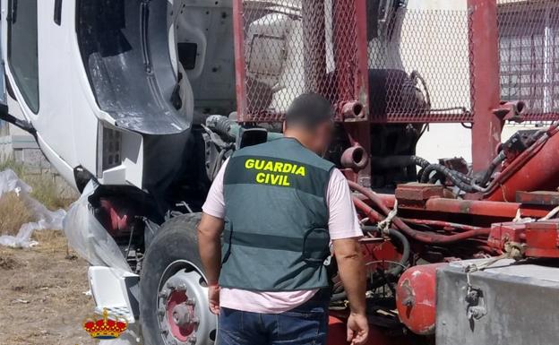 Robaban las baterías de camiones y coches y las vendían como chatarra en Olula del Río