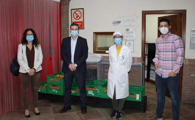 La Asociación El Saliente y Mercadona comenzaron en agosto una colaboración para distribuir menús solidarios a familias con escasos recursos