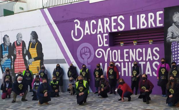 Arte mural reivindicativo en Bacares contra las violencias machistas